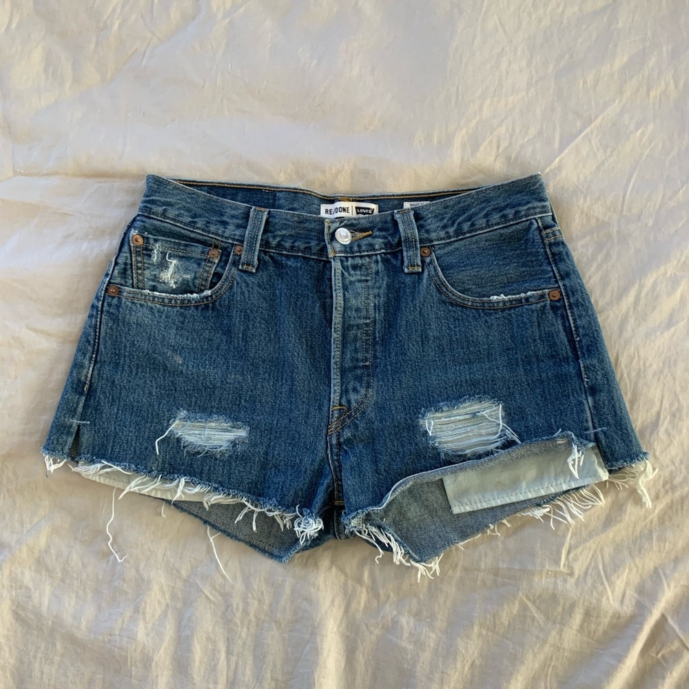 Re/Done Levi’s Medium Wash Denim Jean Shorts Size 26